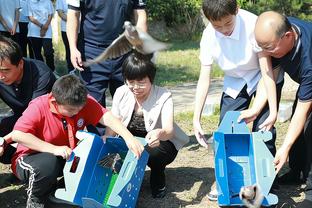 韩媒：韩国队今日集训时队内氛围凝重，除黄善洪外无球员接受采访